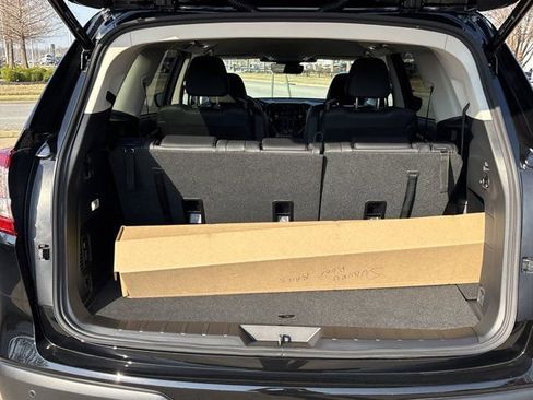 Used 2026 Subaru Ascent Premium image 8