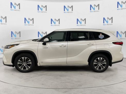 Used 2020 Toyota Highlander XLE image 2