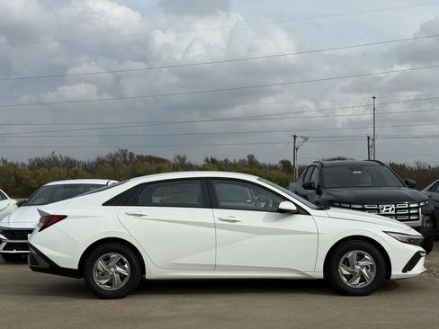 New 2026 Hyundai Elantra SE image 3