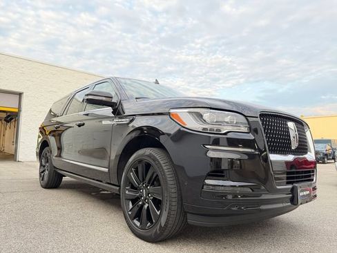 Used 2024 Lincoln Navigator L Reserve AWD/4WD image 35