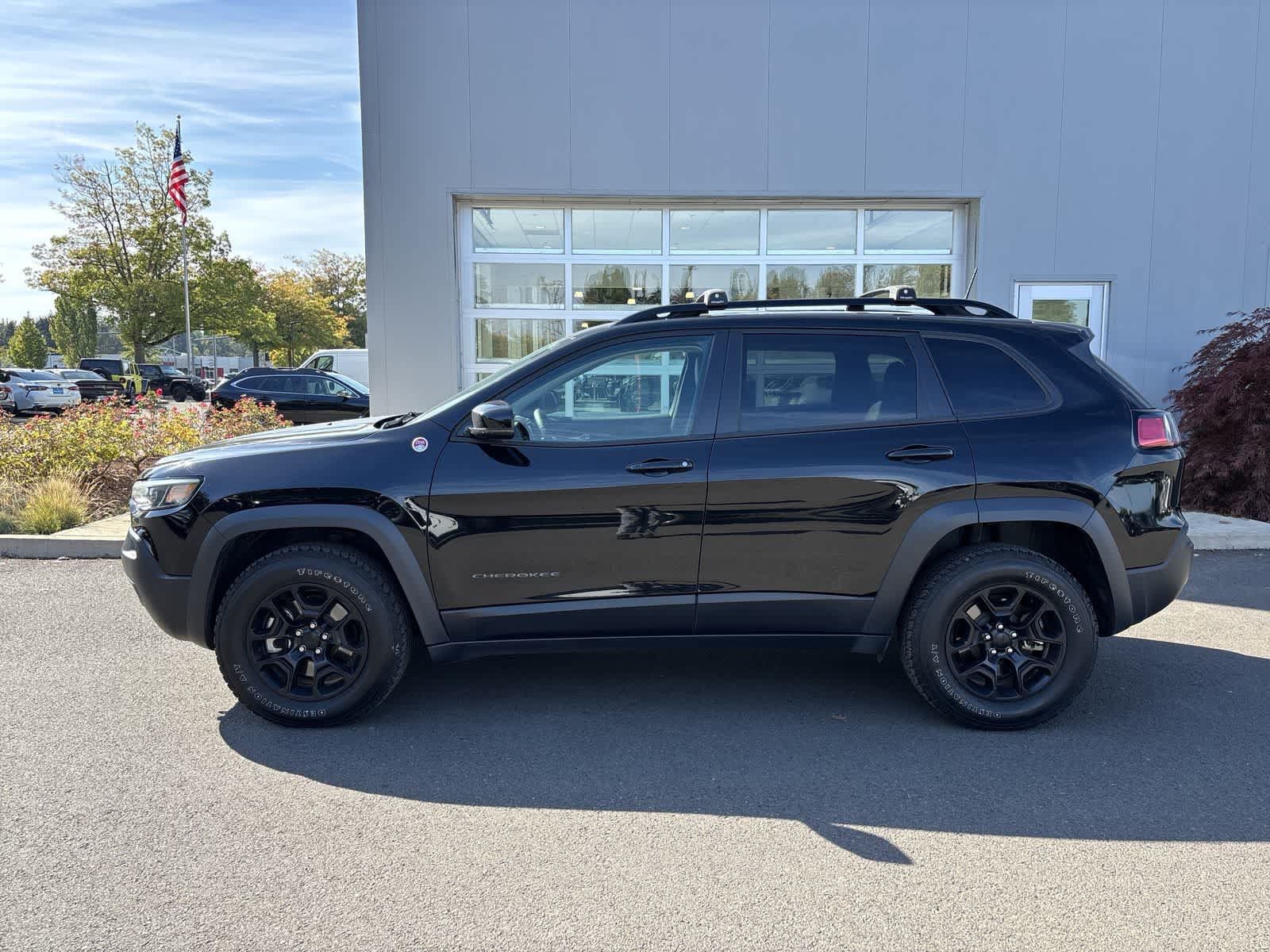 Used 2022 Jeep Cherokee Trailhawk w/ Sound & Nav Group AWD/4WD image 2