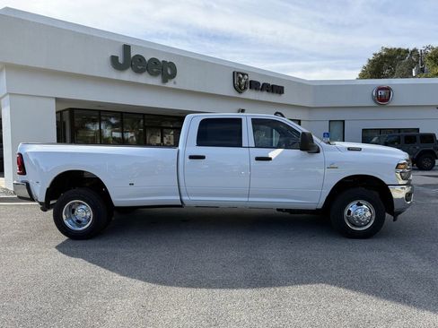 New 2026 RAM 3500 Tradesman w/ Chrome Appearance Group A AWD/4WD image 4