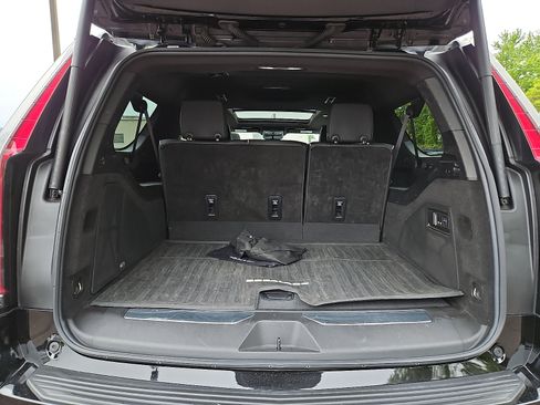 Used 2024 Cadillac Escalade ESV Premium Luxury AWD/4WD image 31