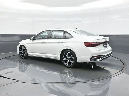 Used 2025 Volkswagen Jetta SEL FWD image 5
