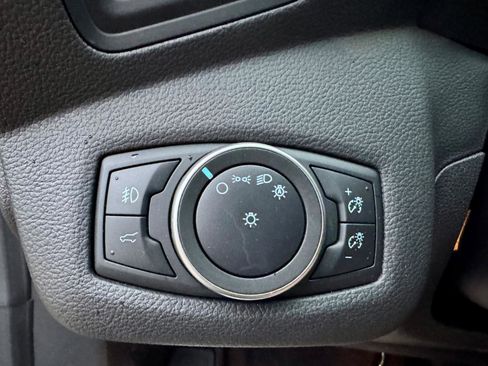 Used 2019 Ford Escape SE image 23