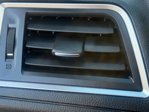 Used 2017 Subaru Outback 3.6R Touring image 19