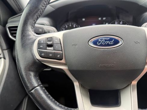 Used 2021 Ford Explorer XLT w/ Equipment Group 202A RWD image 12