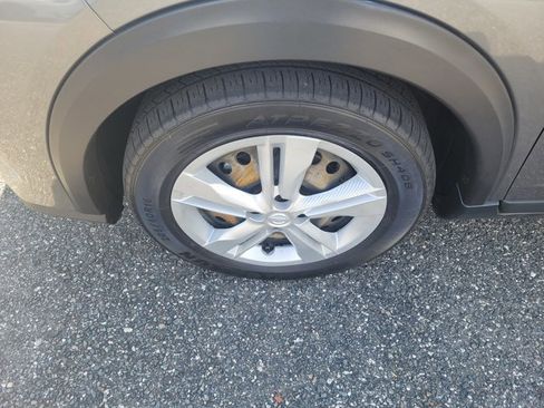 Used 2021 Nissan Kicks S image 5