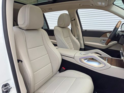 Used 2023 Mercedes-Benz GLS 450 4MATIC image 46