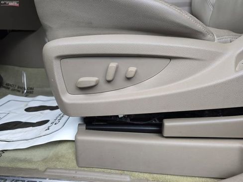 Used 2017 Chevrolet Suburban LT image 24