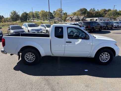 Used 2019 Nissan Frontier SV image 6