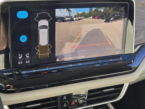 Certified 2025 Volkswagen Atlas SE w/ Panoramic Sunroof Package image 23