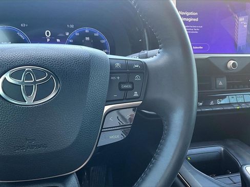 Used 2023 Toyota Crown XLE image 19