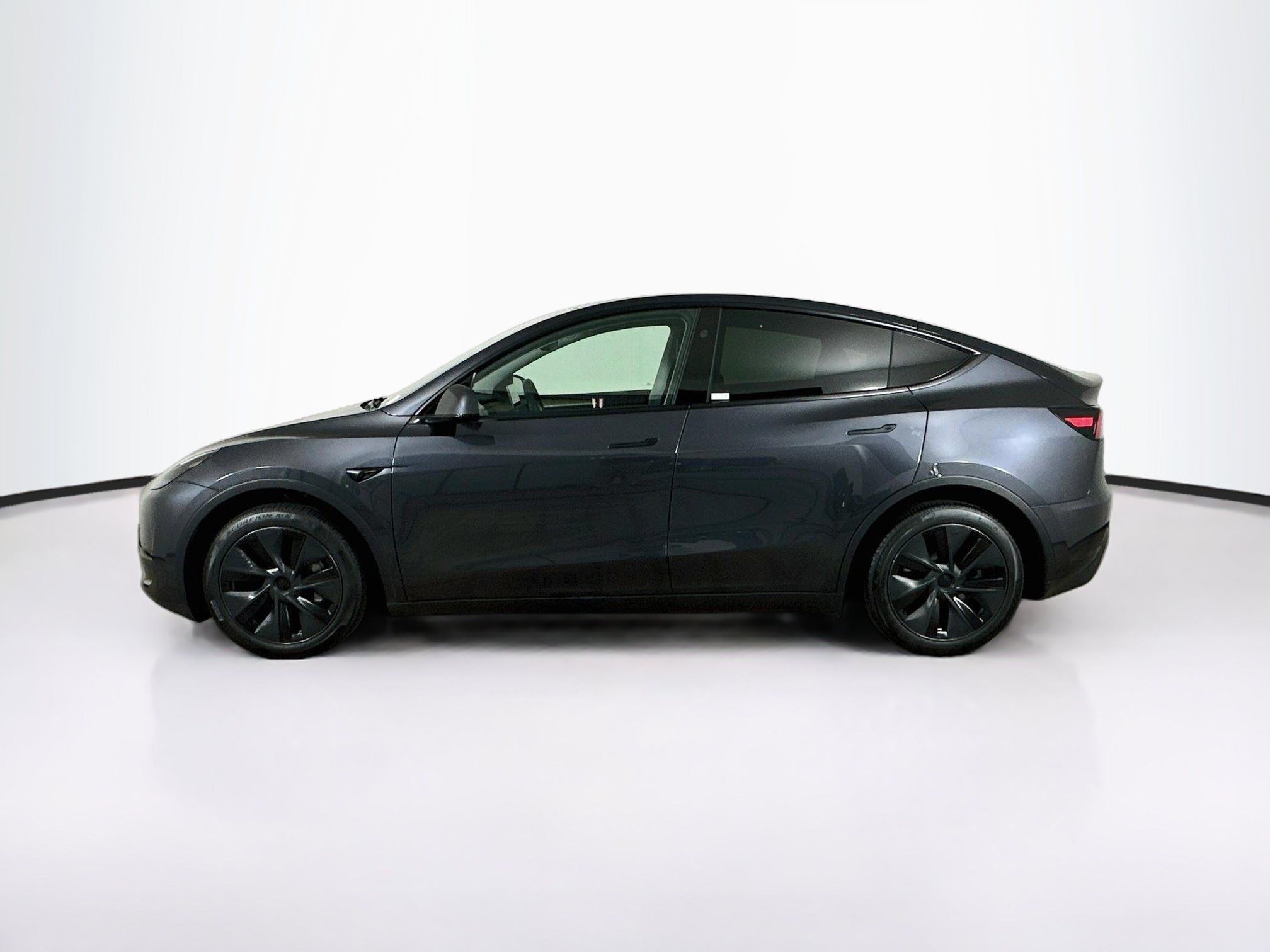 Used 2025 Tesla Model Y Long Range RWD image 4