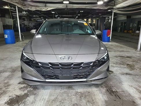 Used 2023 Hyundai Elantra SEL w/ Convenience Package FWD image 2