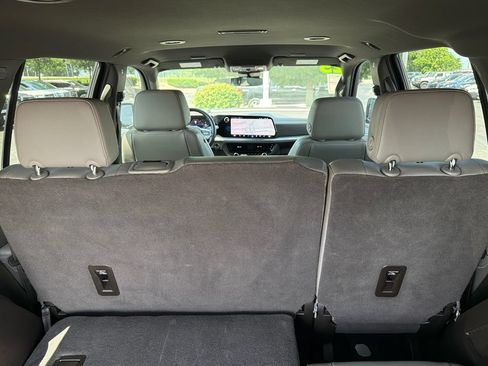 Used 2025 Chevrolet Tahoe LT AWD/4WD image 13
