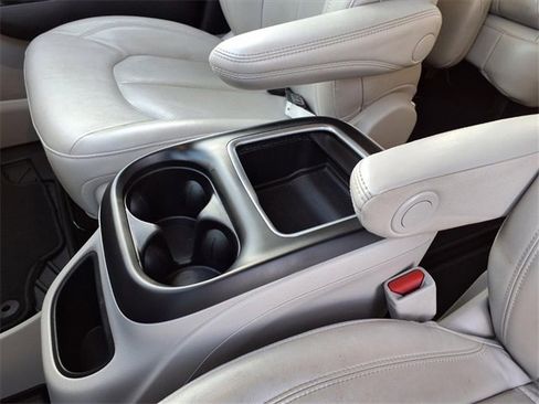 Used 2021 Chrysler Pacifica Touring-L image 50