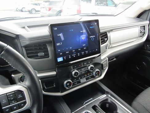 Used 2024 Ford Expedition Max XLT image 27