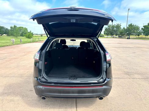 Used 2017 Ford Edge SE image 29