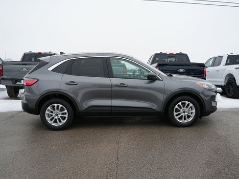 Used 2022 Ford Escape SE image 4