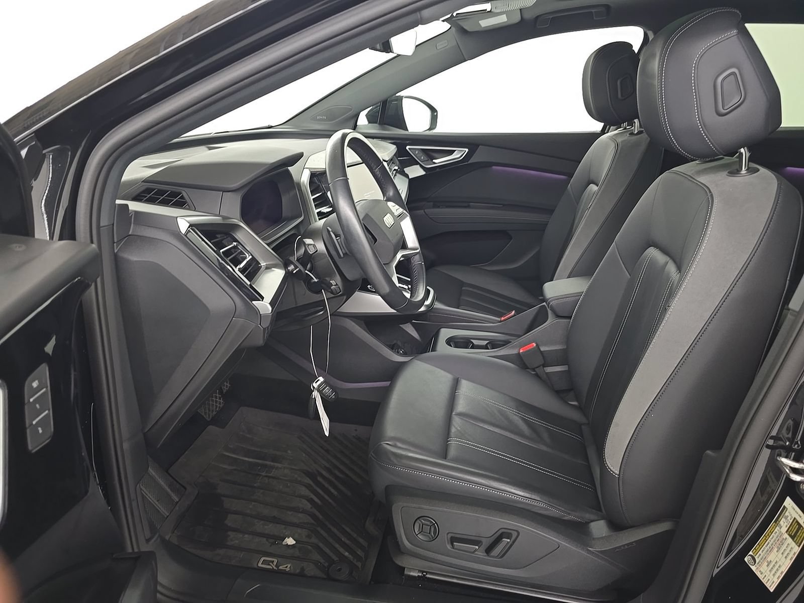 Used 2023 Audi Q4 e-tron Premium Plus w/ Premium Plus AWD/4WD image 7