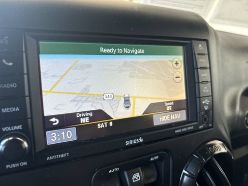 Used 2017 Jeep Wrangler Unlimited Rubicon AWD/4WD image 14