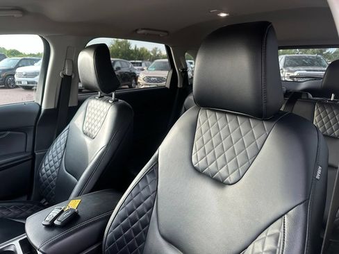 Used 2024 Ford Edge Titanium AWD/4WD image 14