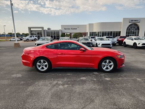 Used 2016 Ford Mustang Coupe RWD image 7