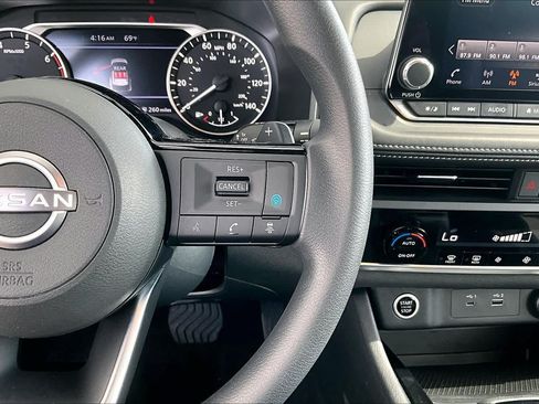 Certified 2023 Nissan Rogue SV FWD image 24