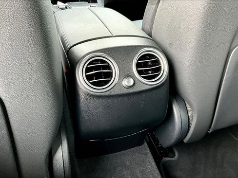 Used 2022 Mercedes-Benz GLC 300 4MATIC image 10
