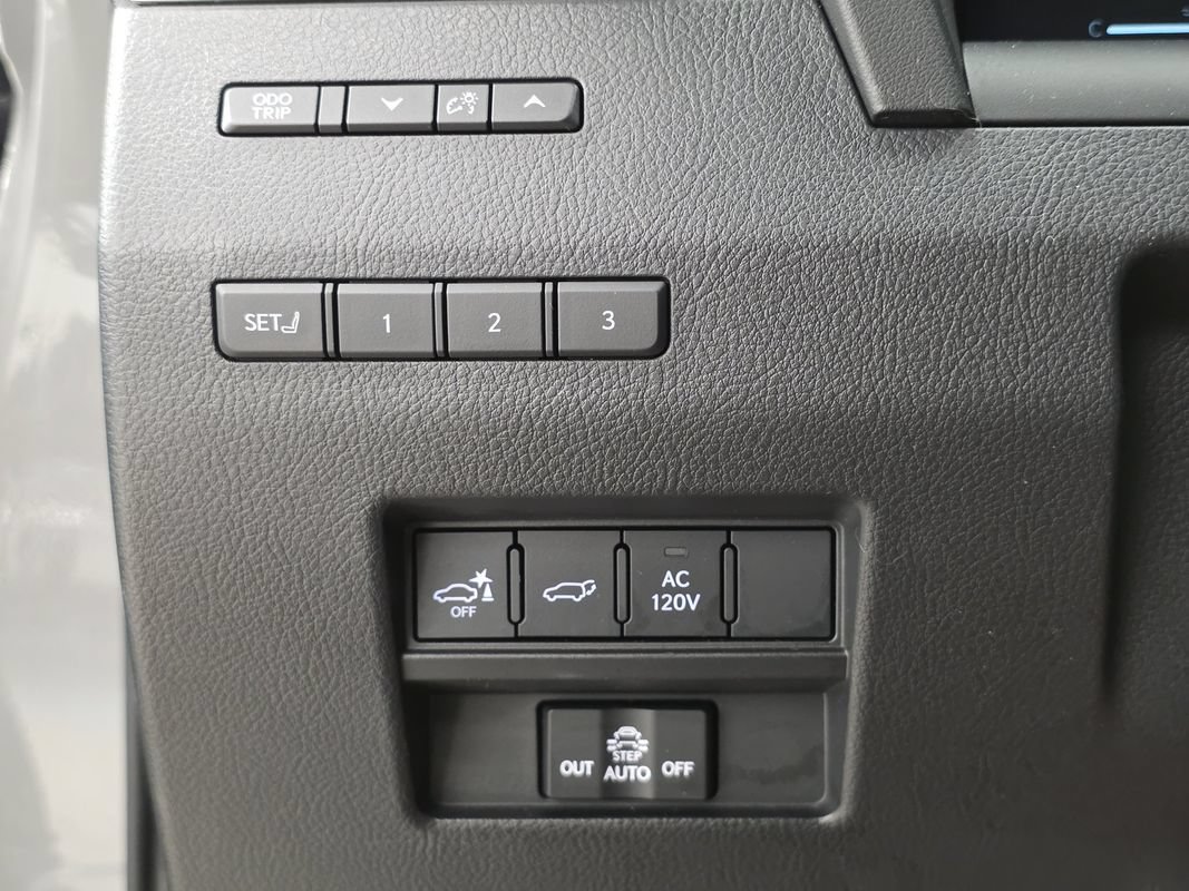 Used 2024 Lexus GX 550 w/ Cold Area Package AWD/4WD image 32