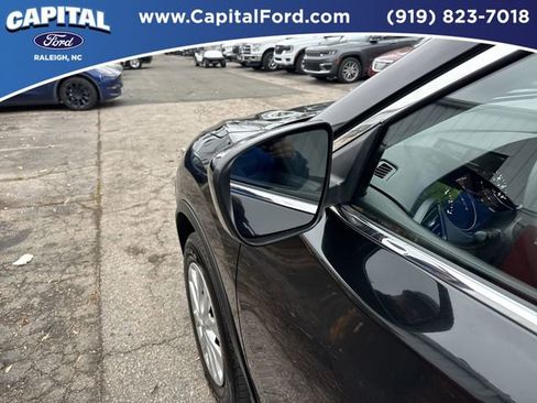 Used 2018 Nissan Rogue S image 12