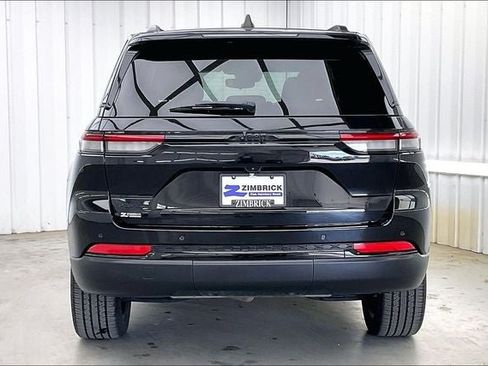 Used 2023 Jeep Grand Cherokee Altitude AWD/4WD image 4