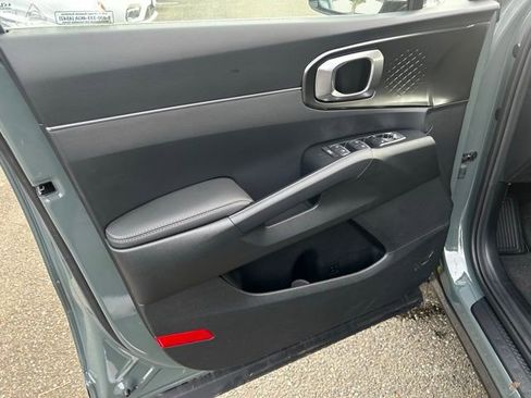 Used 2025 Kia Sorento EX w/ EX Panoramic Sunroof Package image 13