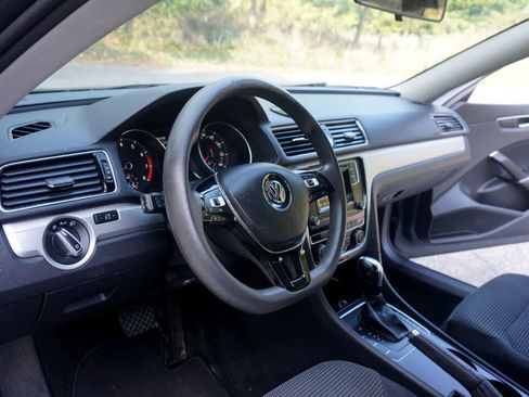 Used 2017 Volkswagen Passat 1.8T S image 14