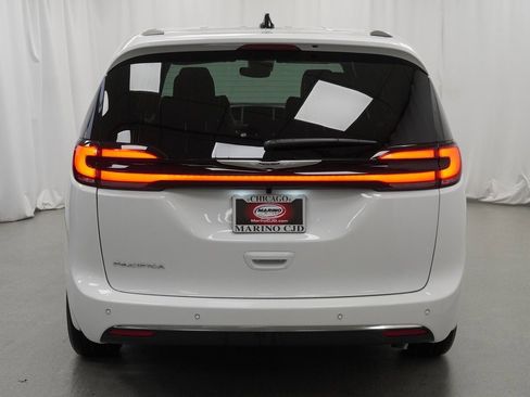 New 2026 Chrysler Pacifica Select image 10