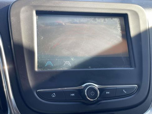 Used 2018 Chevrolet Equinox LS image 16