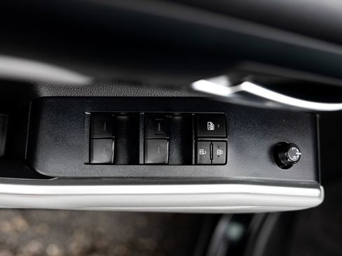 Used 2023 Toyota Highlander XLE AWD/4WD image 28