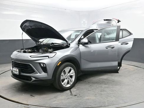 Used 2025 Buick Encore GX Preferred AWD/4WD image 42
