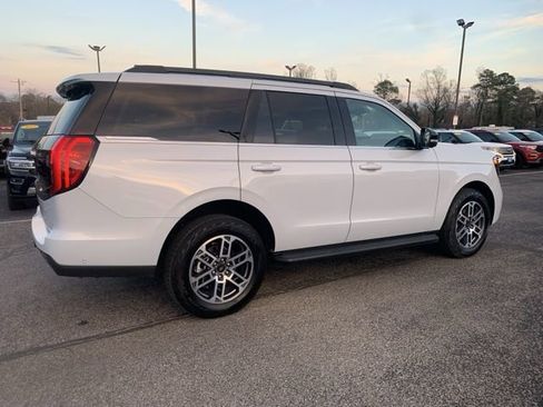 Used 2025 Ford Expedition Active image 3