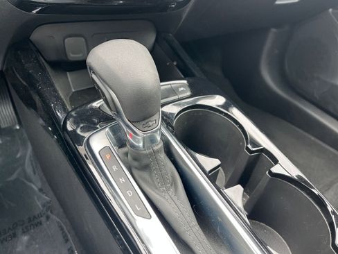 Used 2025 Chevrolet Trax LT image 36