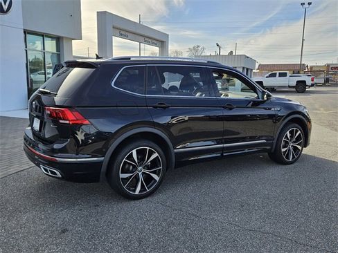 Used 2022 Volkswagen Tiguan SEL R-Line image 14