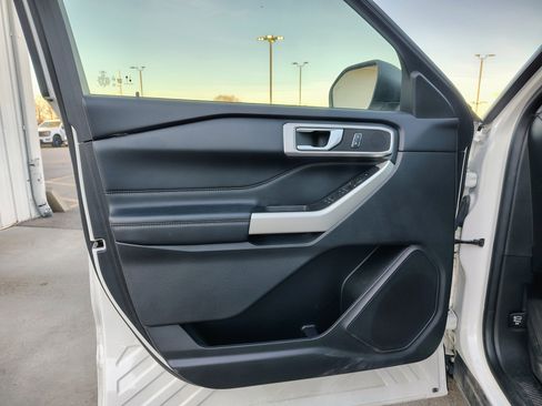 Used 2022 Ford Explorer XLT w/ Equipment Group 202A image 10