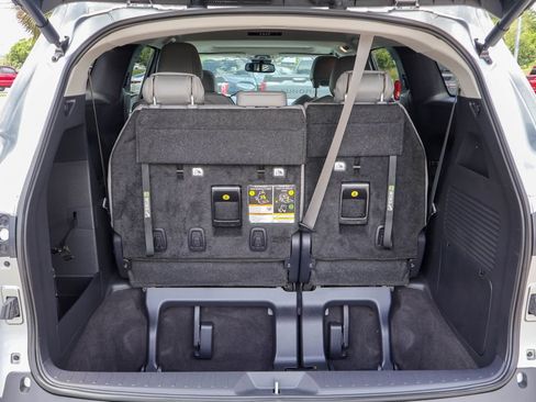 Used 2025 Toyota Sienna XLE FWD image 30
