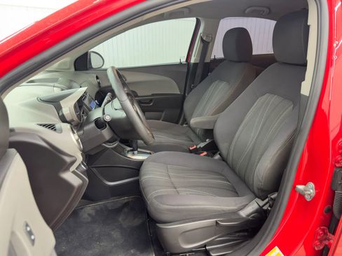 Used 2015 Chevrolet Sonic LT image 9