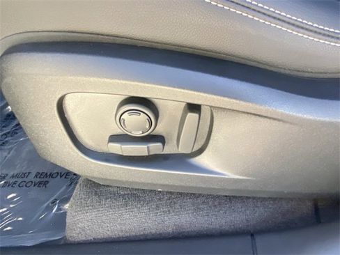 Used 2025 Jaguar F-PACE R-Dynamic S image 7