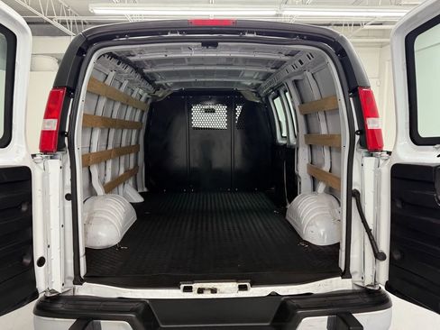 Used 2021 Chevrolet Express 2500 w/ Driver Convenience Package image 31