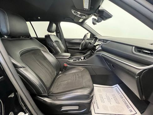 Used 2024 Jeep Grand Cherokee Altitude image 9