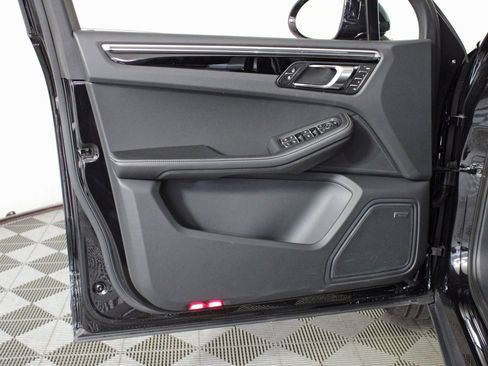 Used 2025 Porsche Macan image 15