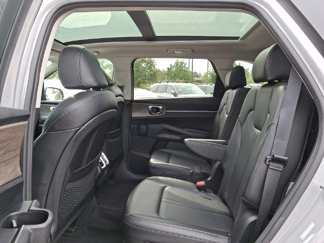 Certified 2023 Kia Sorento EX w/ Panoramic Sunroof Package FWD image 13